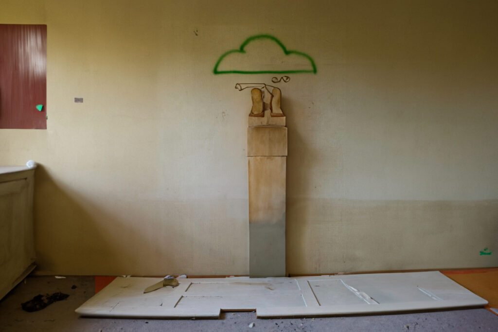 Célia devant un alien Célia a disparu, 2024